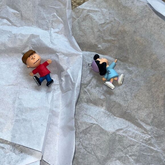 NIB Lucy and Charlie Brown Ice Skating Ornaments Hallmark Mini - Picture 6 of 7